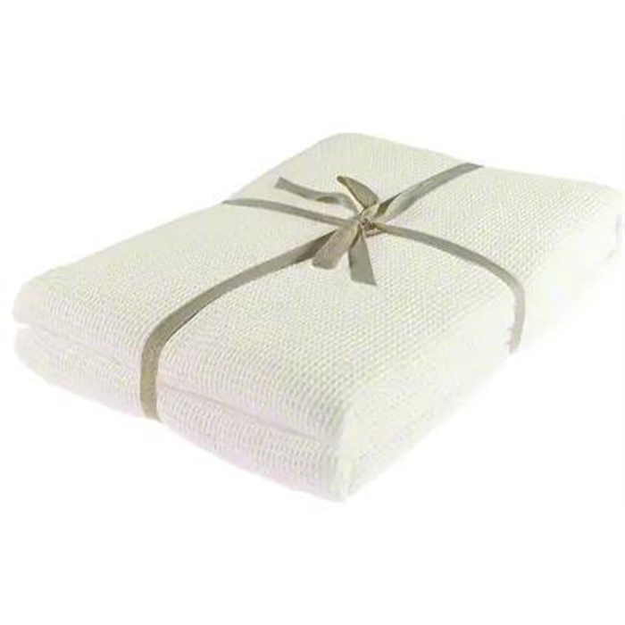 Quilted blanket with decorative stitching, 210 x 150 cm, beige Quilted blanket with decorative stitching, 210 x 150 cm, beige